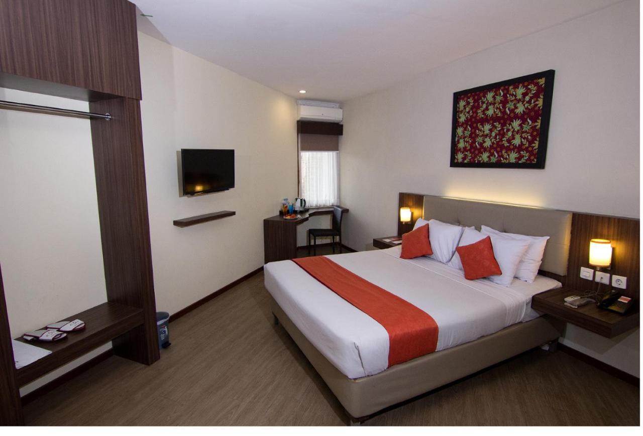 Hotel Montana Malang Exterior photo